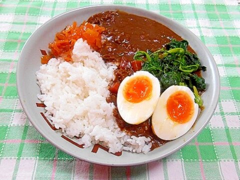 ほうれん草と茹で卵のカレー